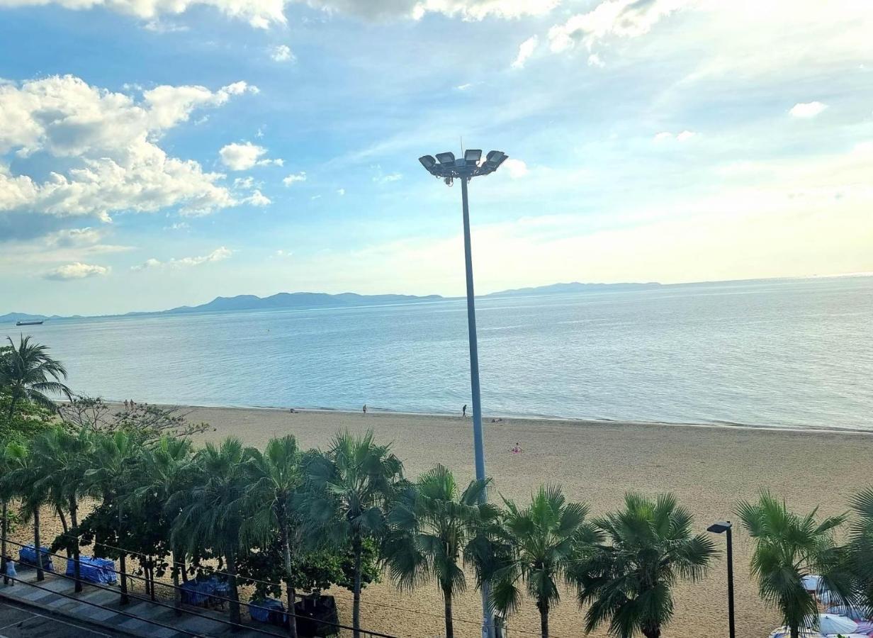 Happy Jomtien - Beachfront Εξωτερικό φωτογραφία