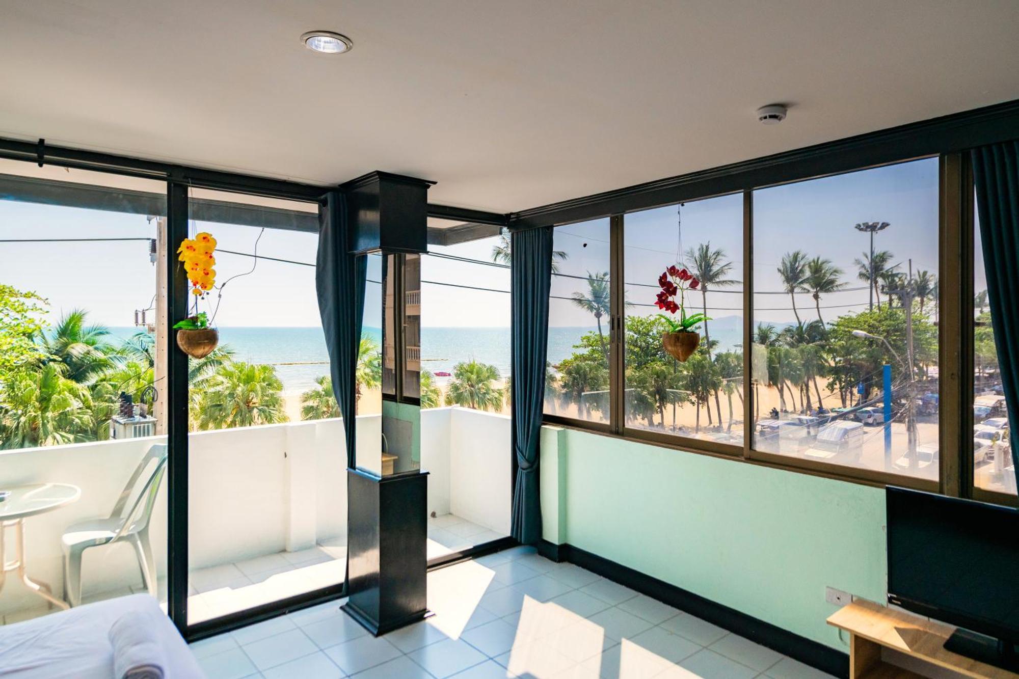 Happy Jomtien - Beachfront Δωμάτιο φωτογραφία