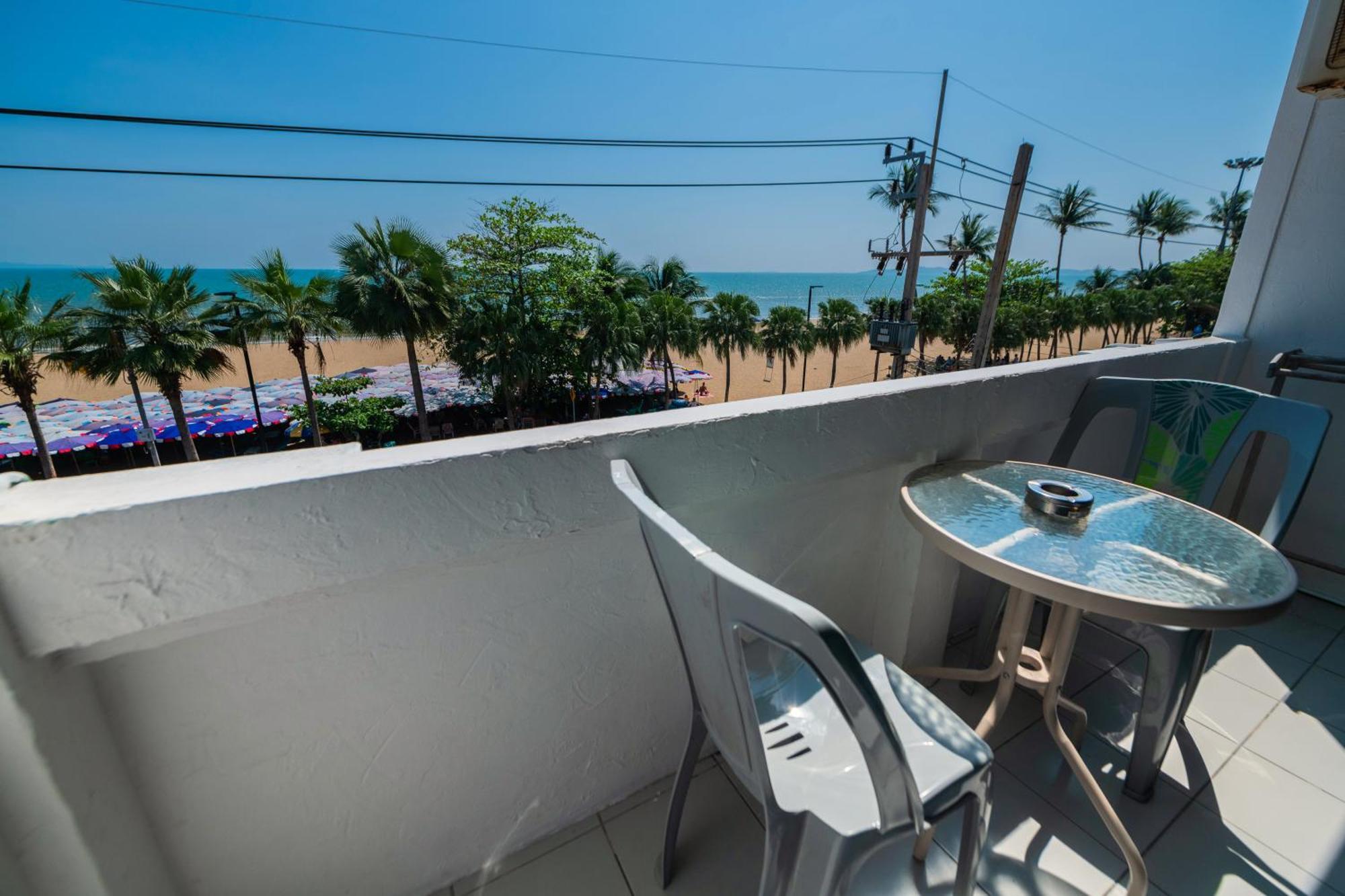 Happy Jomtien - Beachfront Δωμάτιο φωτογραφία