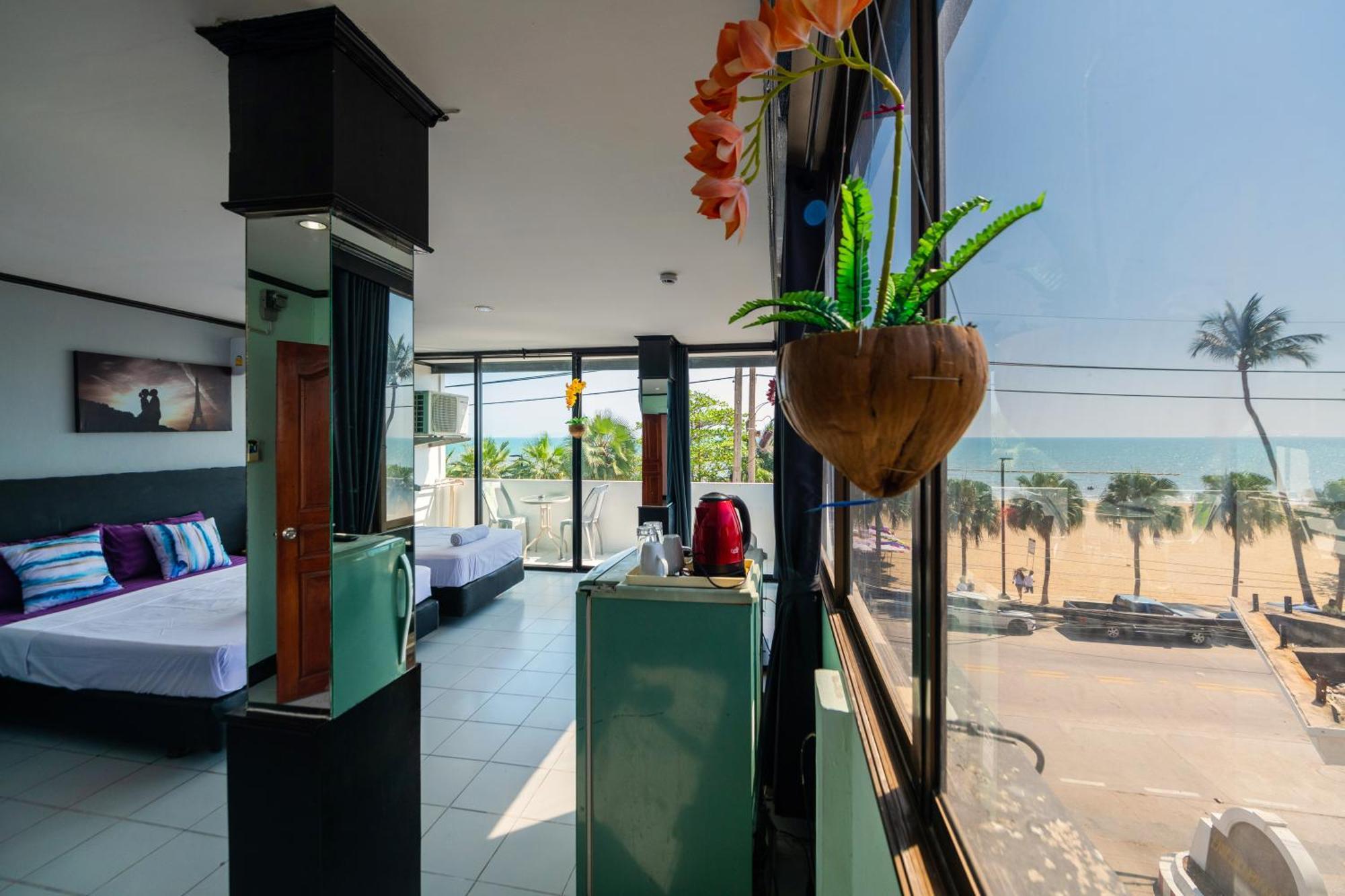 Happy Jomtien - Beachfront Δωμάτιο φωτογραφία